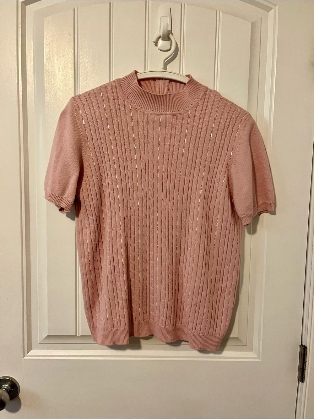 Pink short-sleeved sweater